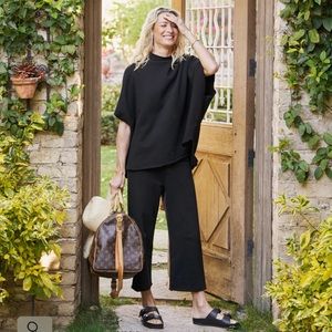 Frank & Eileen Black Malibu travel set pants and top small